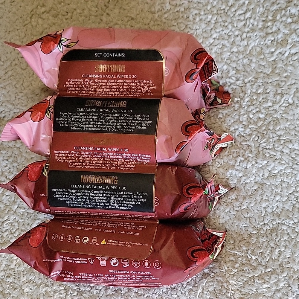 Ed Hardy Pink Cleansing Facial Wipes 4 Pack. - Picture 2 of 2
